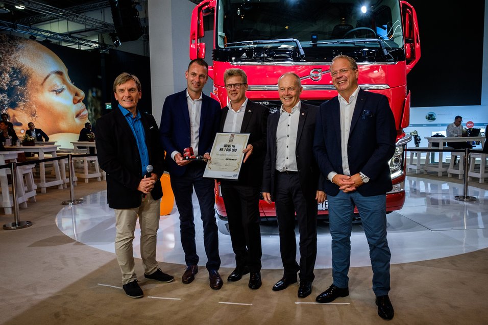 En milepæl for Volvo FH – bil nummer 1 million ble levert på IAA i Hannover